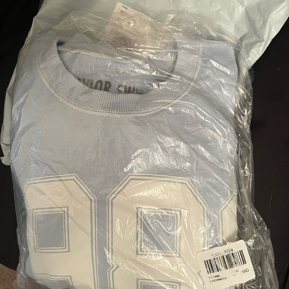 *SOLD* OG Taylor Swift 1989 Crewneck - Size M